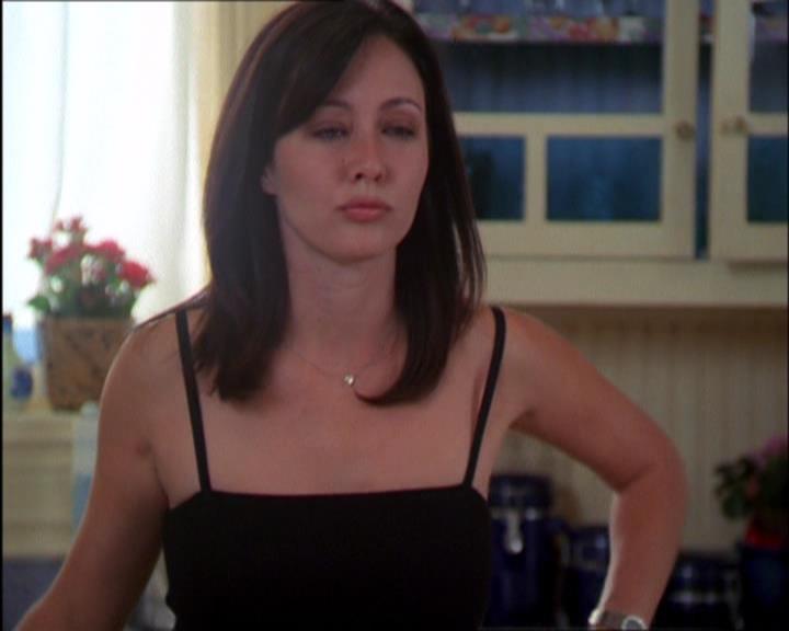 Charmed-Online_dot_net-2x03ThePaintedWorld0479.jpg