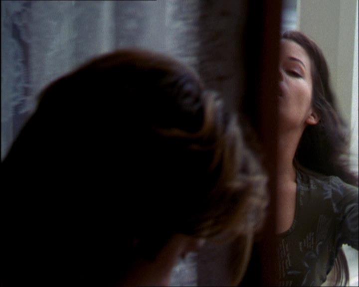 Charmed-Online_dot_net-2x03ThePaintedWorld0486.jpg