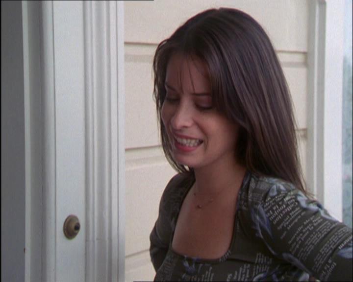 Charmed-Online_dot_net-2x03ThePaintedWorld0518.jpg