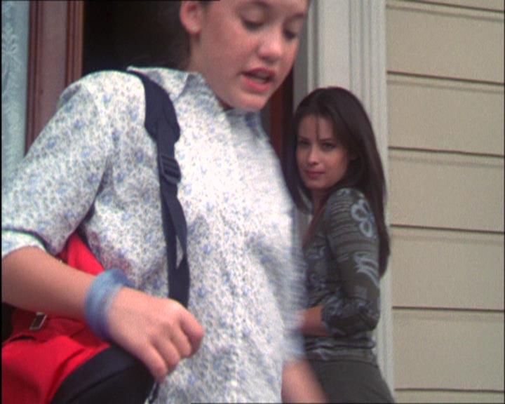 Charmed-Online_dot_net-2x03ThePaintedWorld0519.jpg