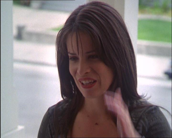 Charmed-Online_dot_net-2x03ThePaintedWorld0540.jpg