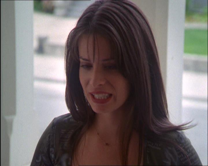 Charmed-Online_dot_net-2x03ThePaintedWorld0549.jpg