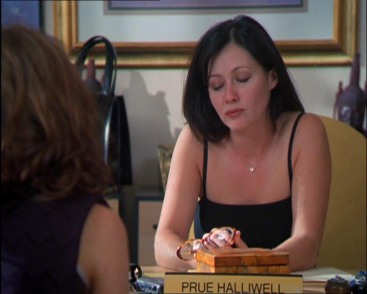 Charmed-Online_dot_net-2x03ThePaintedWorld0570.jpg