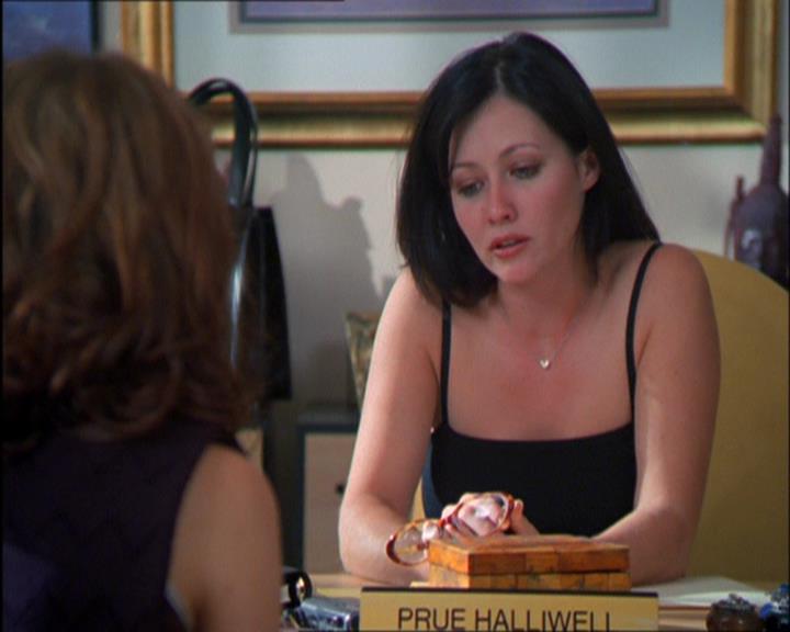 Charmed-Online_dot_net-2x03ThePaintedWorld0573.jpg