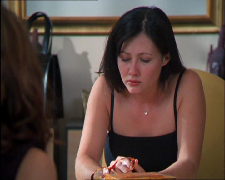 Charmed-Online_dot_net-2x03ThePaintedWorld0592.jpg