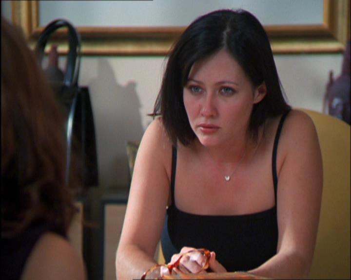 Charmed-Online_dot_net-2x03ThePaintedWorld0593.jpg