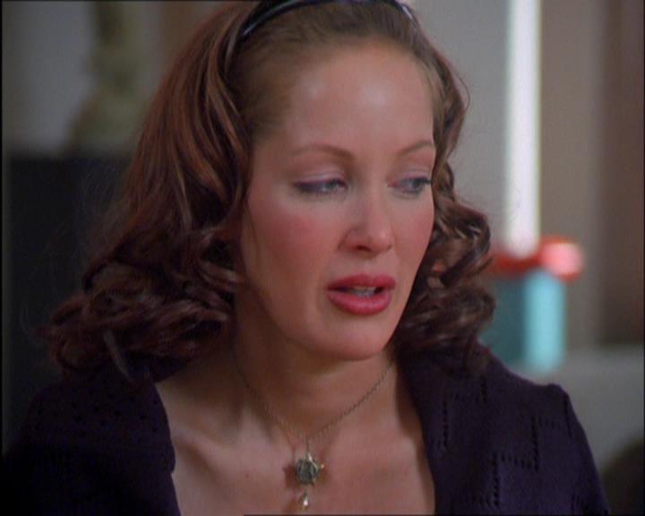 Charmed-Online_dot_net-2x03ThePaintedWorld0620.jpg