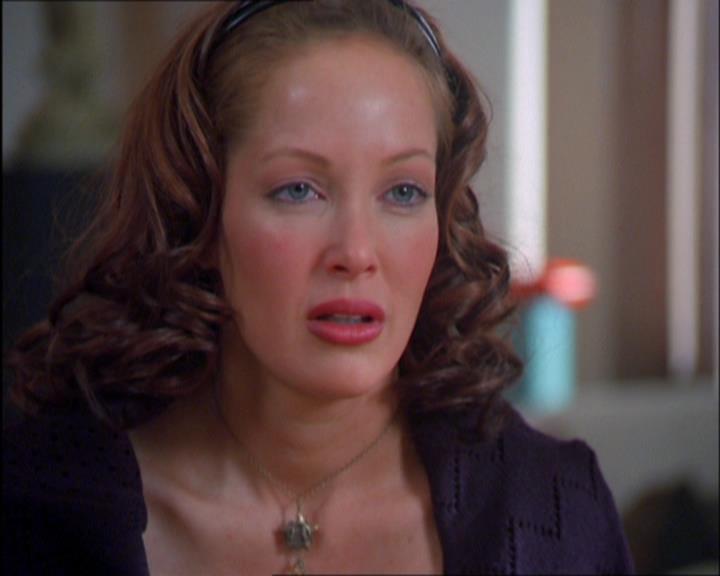 Charmed-Online_dot_net-2x03ThePaintedWorld0623.jpg