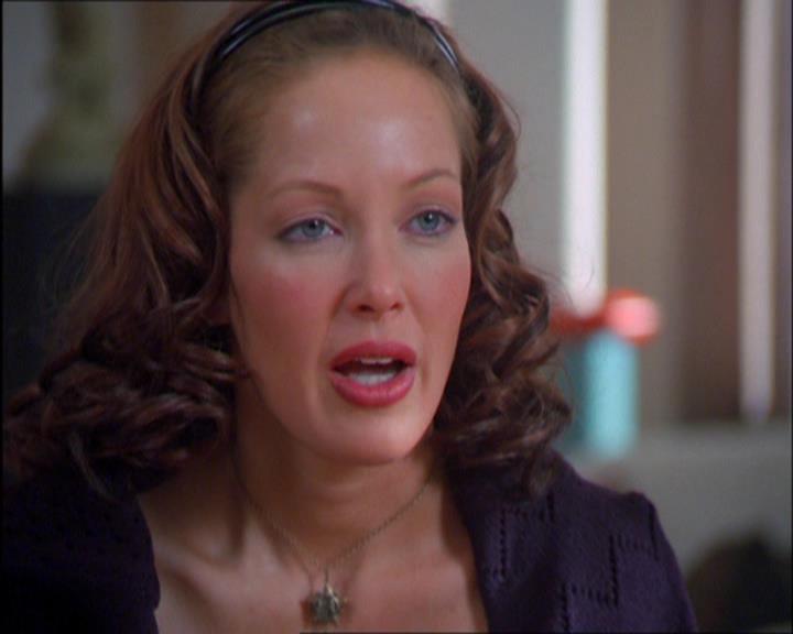 Charmed-Online_dot_net-2x03ThePaintedWorld0624.jpg