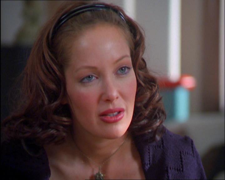 Charmed-Online_dot_net-2x03ThePaintedWorld0626.jpg