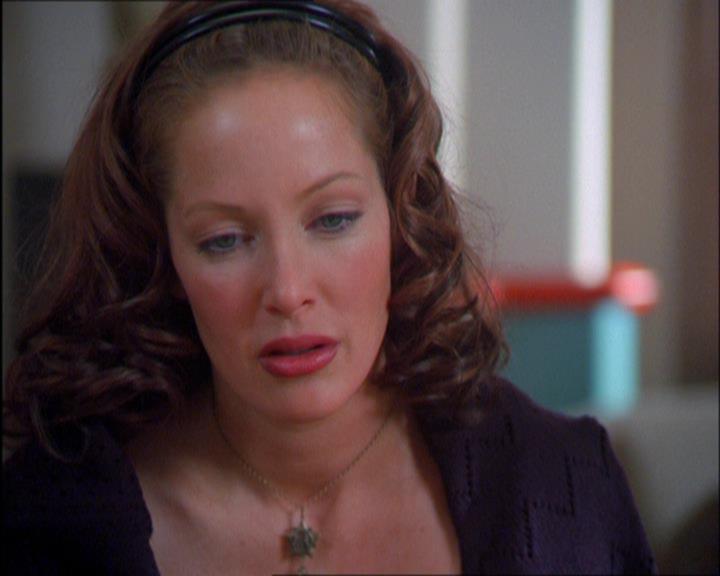 Charmed-Online_dot_net-2x03ThePaintedWorld0631.jpg