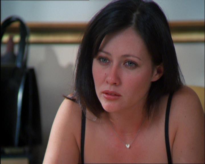 Charmed-Online_dot_net-2x03ThePaintedWorld0633.jpg