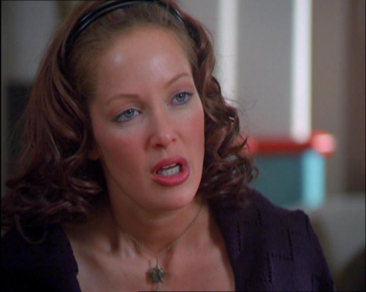 Charmed-Online_dot_net-2x03ThePaintedWorld0635.jpg