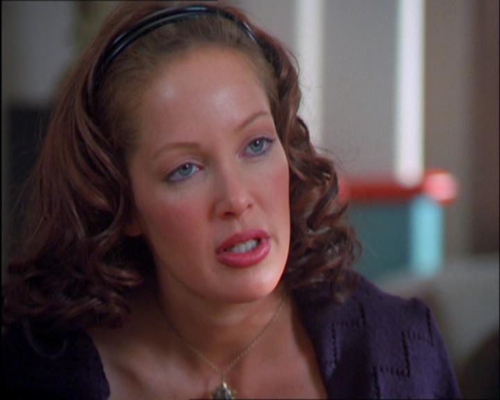 Charmed-Online_dot_net-2x03ThePaintedWorld0636.jpg