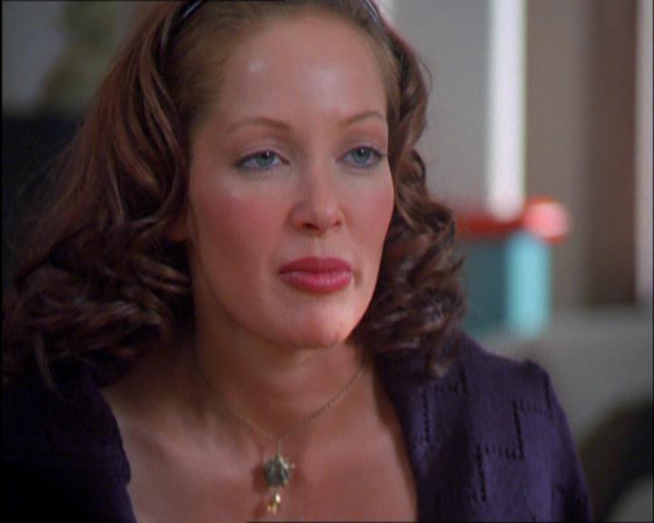 Charmed-Online_dot_net-2x03ThePaintedWorld0640.jpg