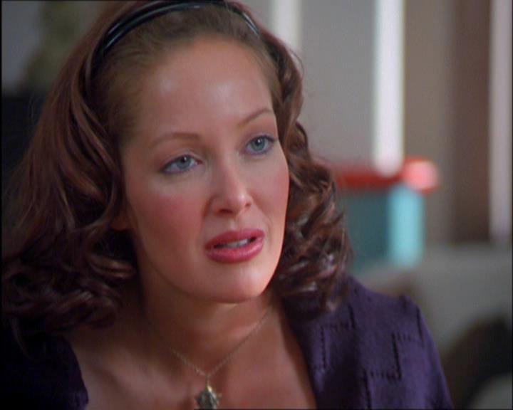 Charmed-Online_dot_net-2x03ThePaintedWorld0641.jpg