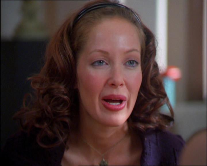 Charmed-Online_dot_net-2x03ThePaintedWorld0645.jpg