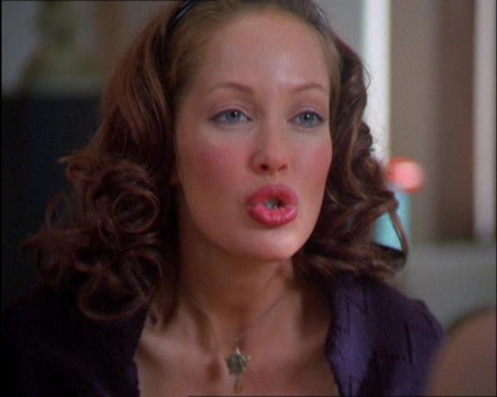 Charmed-Online_dot_net-2x03ThePaintedWorld0646.jpg