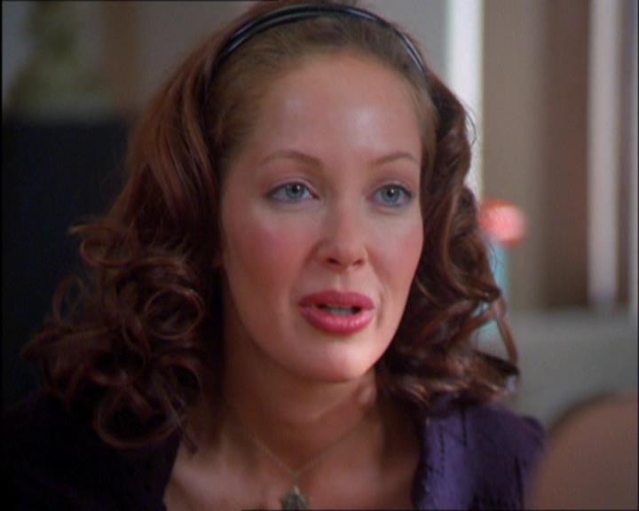 Charmed-Online_dot_net-2x03ThePaintedWorld0647.jpg