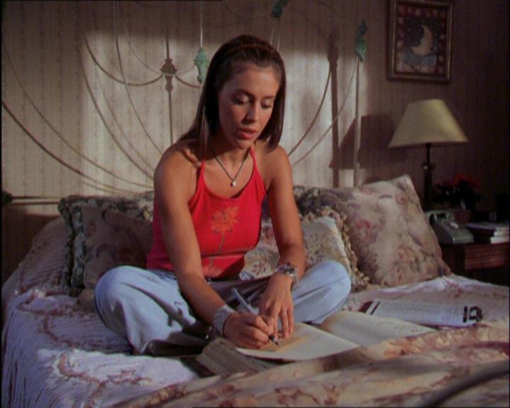 Charmed-Online_dot_net-2x03ThePaintedWorld0662.jpg