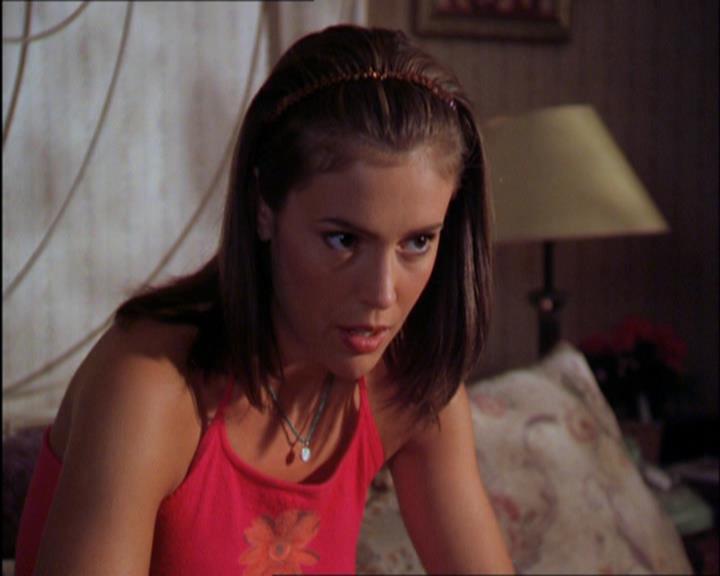 Charmed-Online_dot_net-2x03ThePaintedWorld0669.jpg