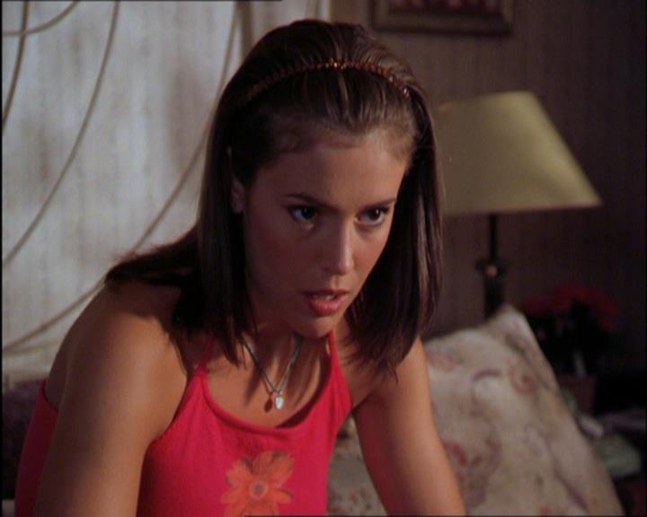 Charmed-Online_dot_net-2x03ThePaintedWorld0670.jpg