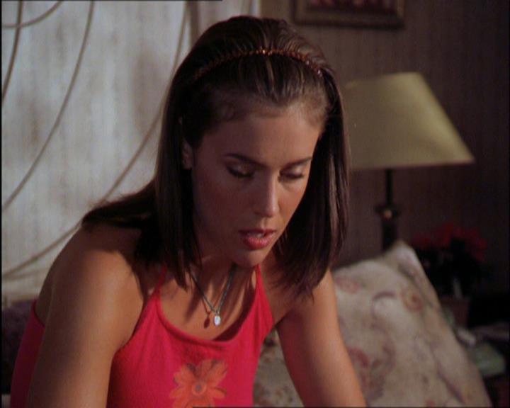 Charmed-Online_dot_net-2x03ThePaintedWorld0671.jpg