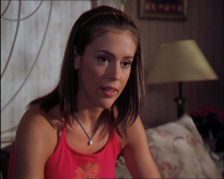 Charmed-Online_dot_net-2x03ThePaintedWorld0692.jpg