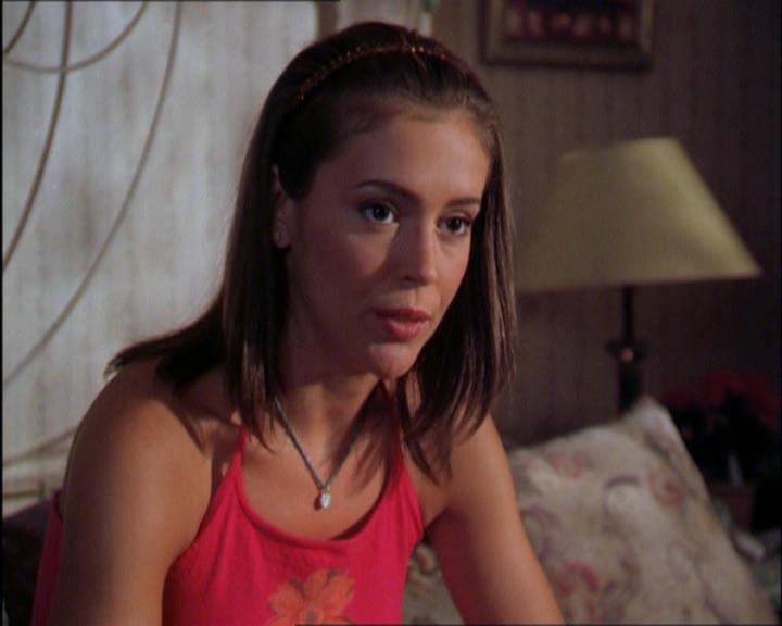 Charmed-Online_dot_net-2x03ThePaintedWorld0693.jpg