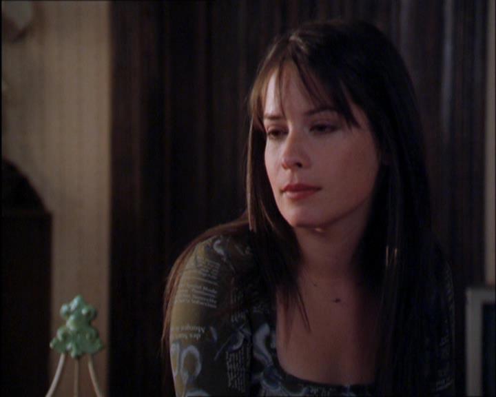 Charmed-Online_dot_net-2x03ThePaintedWorld0697.jpg