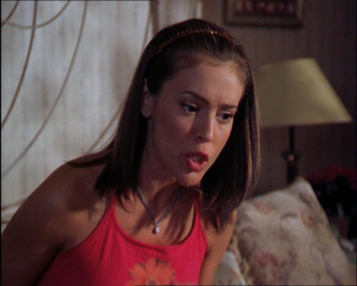 Charmed-Online_dot_net-2x03ThePaintedWorld0709.jpg
