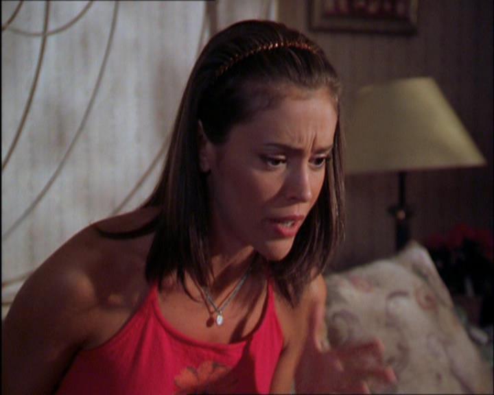 Charmed-Online_dot_net-2x03ThePaintedWorld0711.jpg