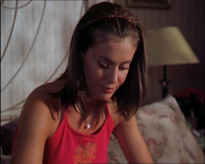 Charmed-Online_dot_net-2x03ThePaintedWorld0718.jpg