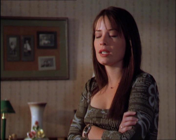 Charmed-Online_dot_net-2x03ThePaintedWorld0727.jpg