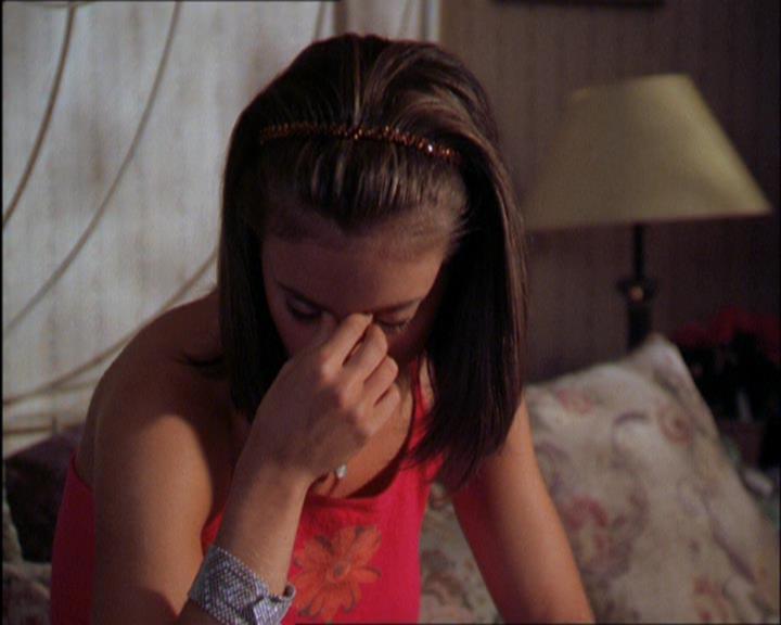 Charmed-Online_dot_net-2x03ThePaintedWorld0729.jpg