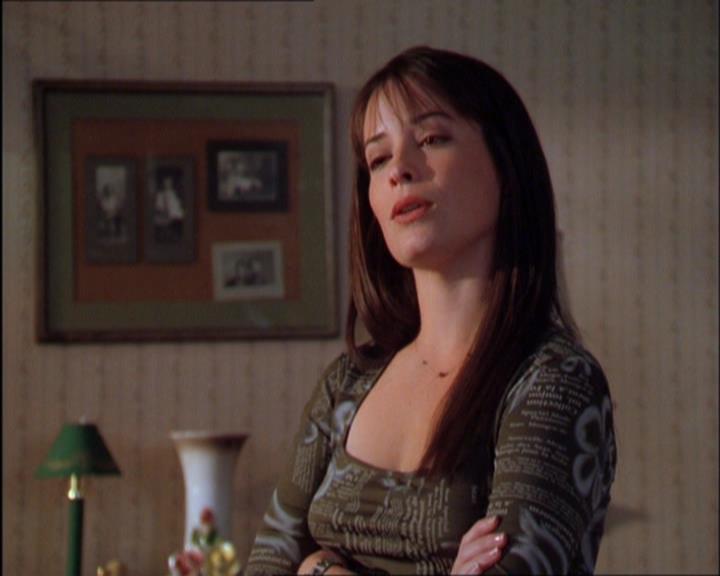 Charmed-Online_dot_net-2x03ThePaintedWorld0733.jpg