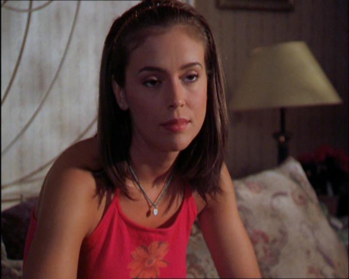 Charmed-Online_dot_net-2x03ThePaintedWorld0735.jpg