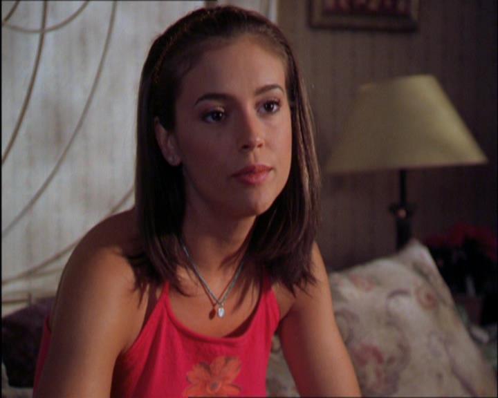 Charmed-Online_dot_net-2x03ThePaintedWorld0738.jpg