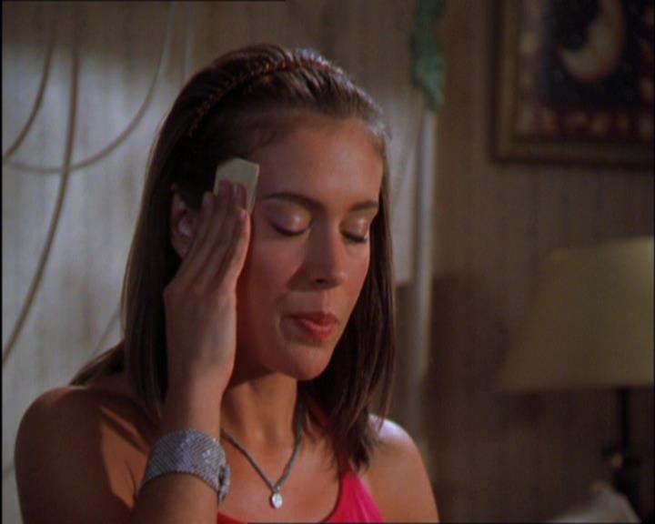 Charmed-Online_dot_net-2x03ThePaintedWorld0767.jpg