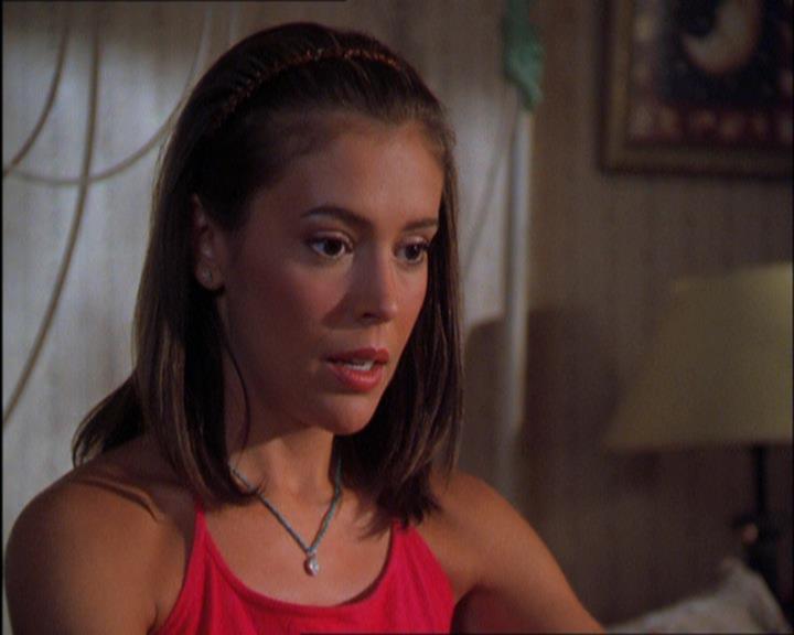 Charmed-Online_dot_net-2x03ThePaintedWorld0800.jpg