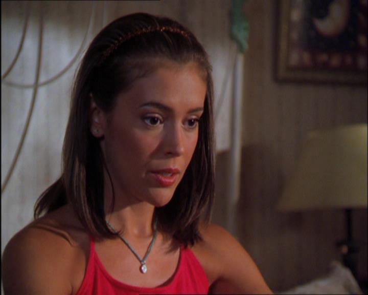 Charmed-Online_dot_net-2x03ThePaintedWorld0801.jpg
