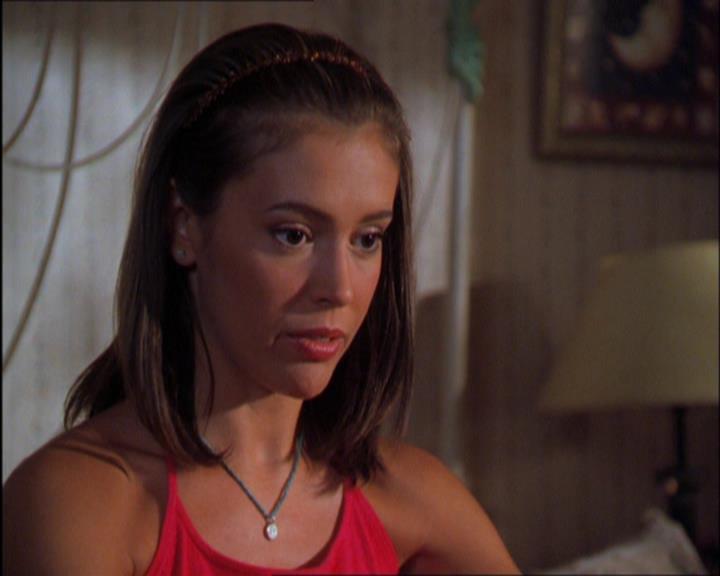 Charmed-Online_dot_net-2x03ThePaintedWorld0803.jpg