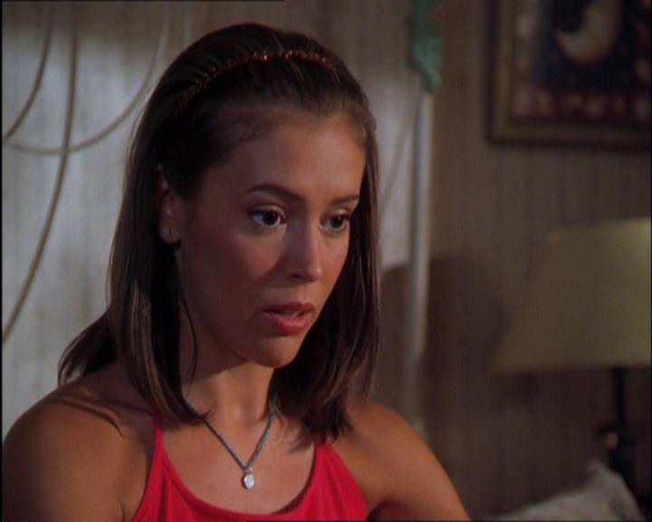 Charmed-Online_dot_net-2x03ThePaintedWorld0805.jpg