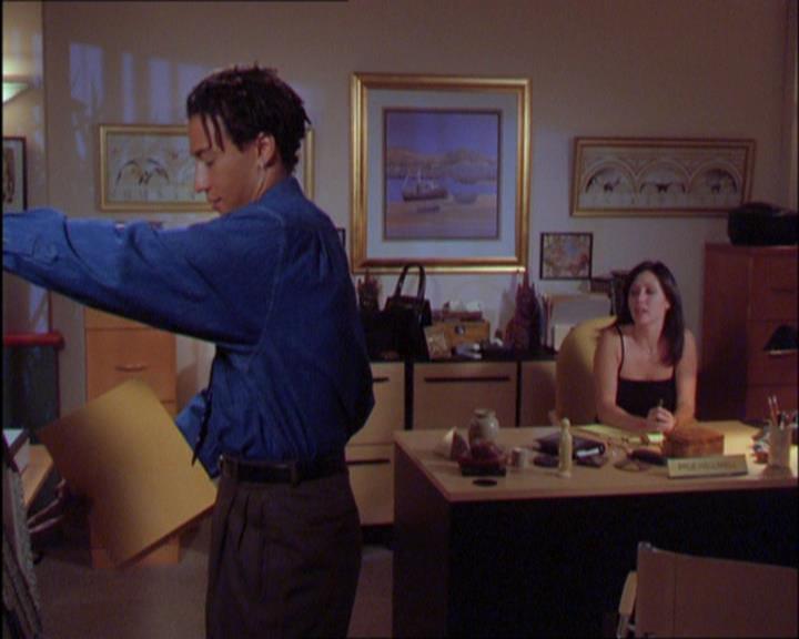 Charmed-Online_dot_net-2x03ThePaintedWorld0816.jpg