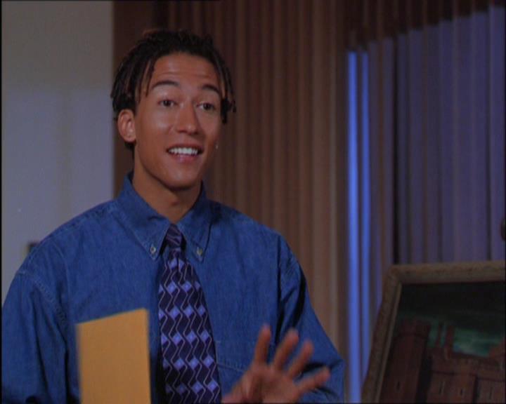 Charmed-Online_dot_net-2x03ThePaintedWorld0821.jpg