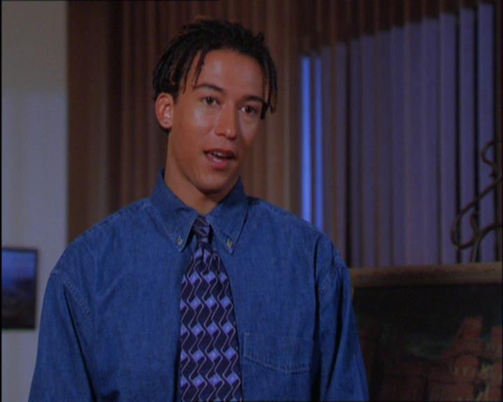 Charmed-Online_dot_net-2x03ThePaintedWorld0825.jpg