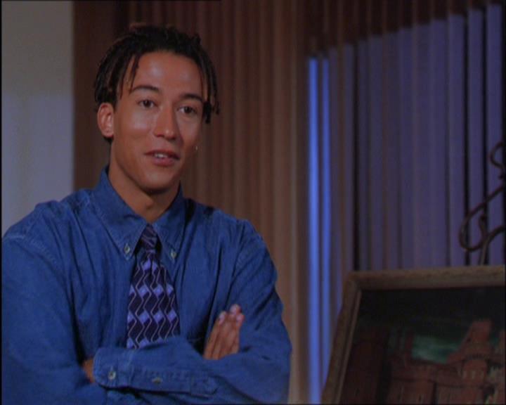 Charmed-Online_dot_net-2x03ThePaintedWorld0828.jpg