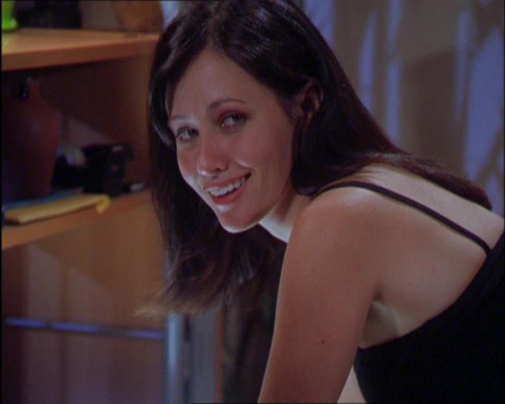 Charmed-Online_dot_net-2x03ThePaintedWorld0845.jpg