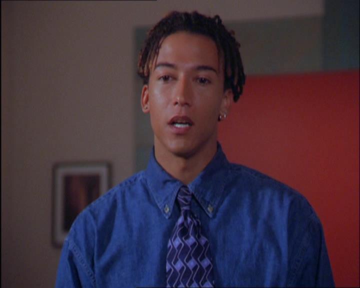 Charmed-Online_dot_net-2x03ThePaintedWorld0849.jpg
