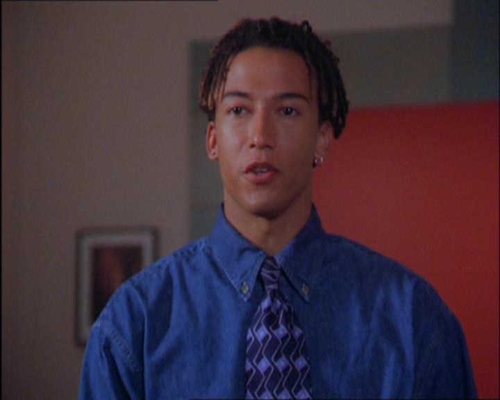 Charmed-Online_dot_net-2x03ThePaintedWorld0850.jpg